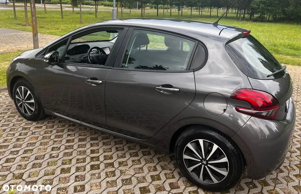 Peugeot 208 2017 photo 5