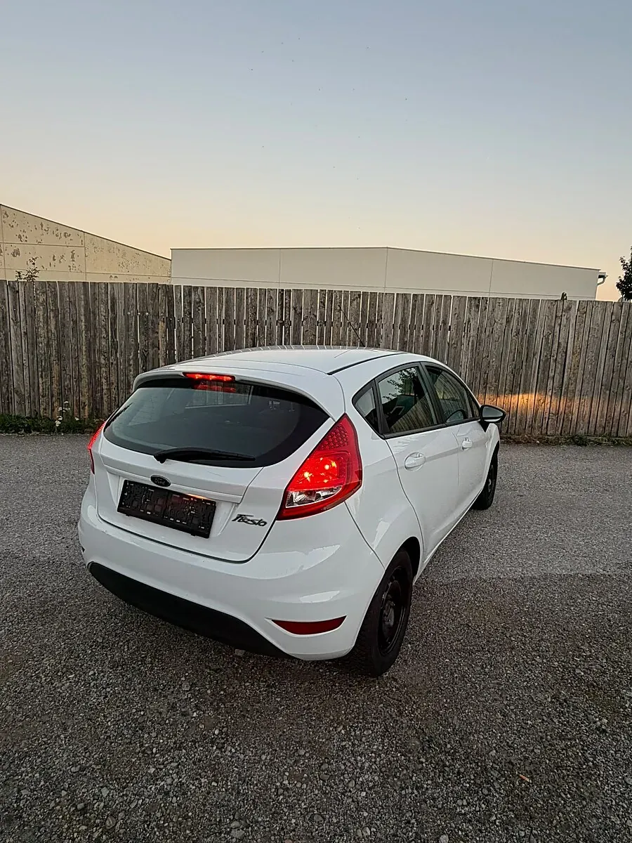 Ford Fiesta 2011 photo 3