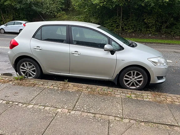Toyota Auris 2008 photo 2