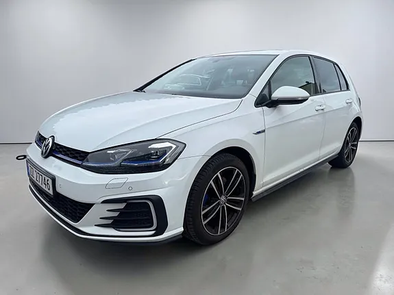 Volkswagen Golf 2018 photo 2