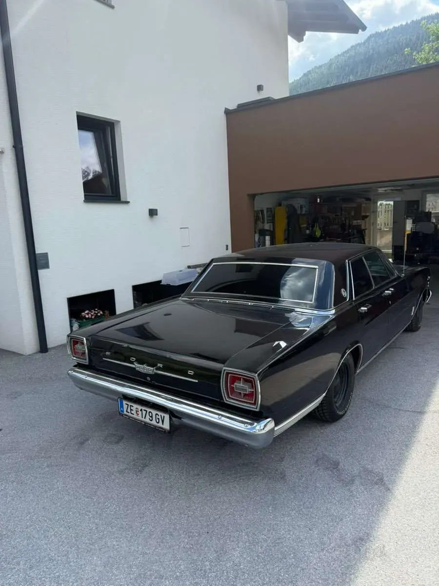 Ford Galaxy 1966 photo 3
