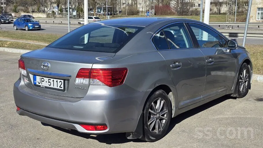 Toyota Avensis 2014 photo 2