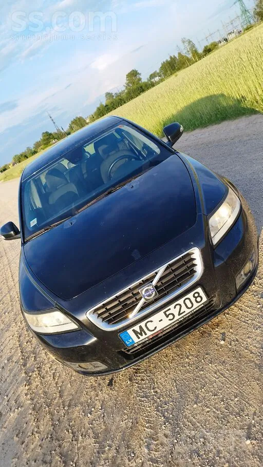 Volvo V50 2010 photo 2