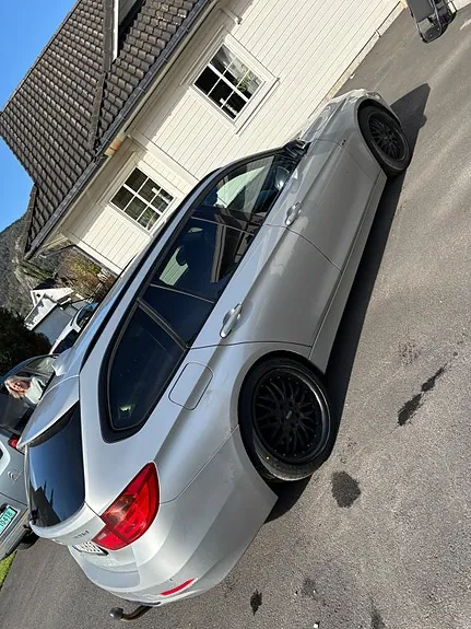 BMW 320D 2012 photo 2