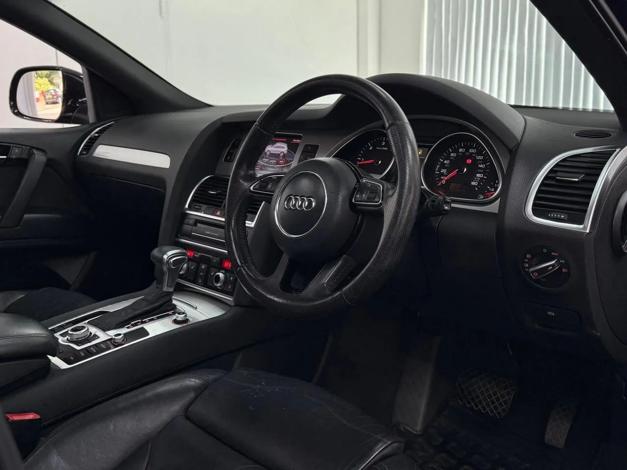 Audi Q7 2012 photo 2