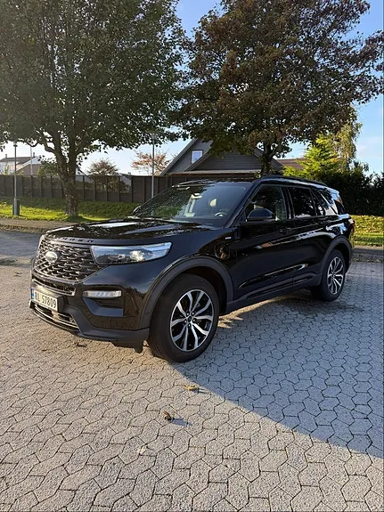Ford Explorer 2022 photo 2