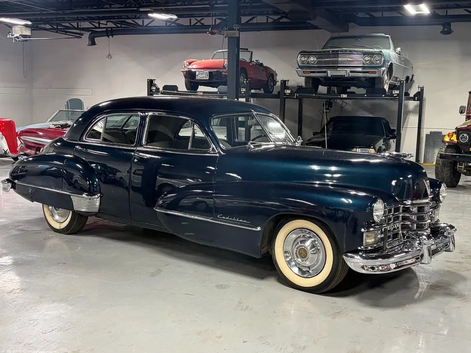 Cadillac Series 62 1947 photo 2