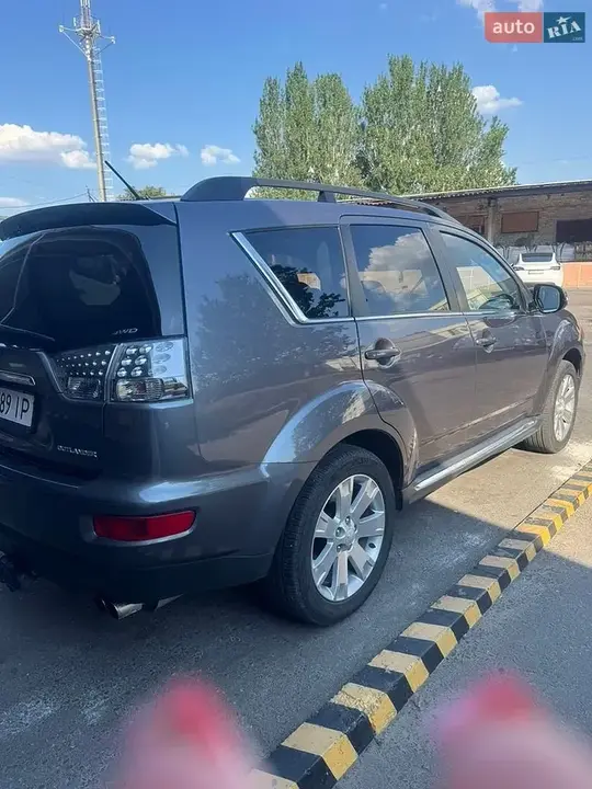 Mitsubishi Outlander 2010 photo 4