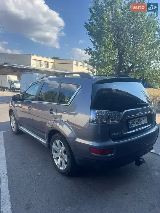 Mitsubishi Outlander 2010 photo 5