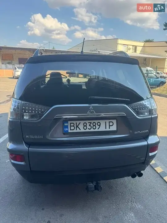 Mitsubishi Outlander 2010 photo 3