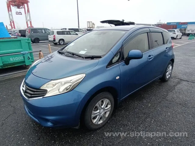 Nissan Note 2014 photo 2