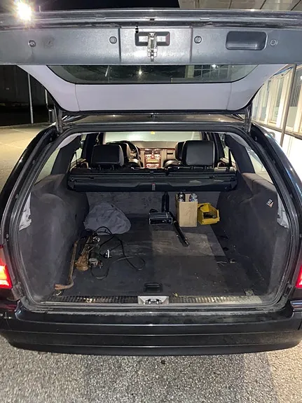 Mercedes-Benz E320 2001 photo 3