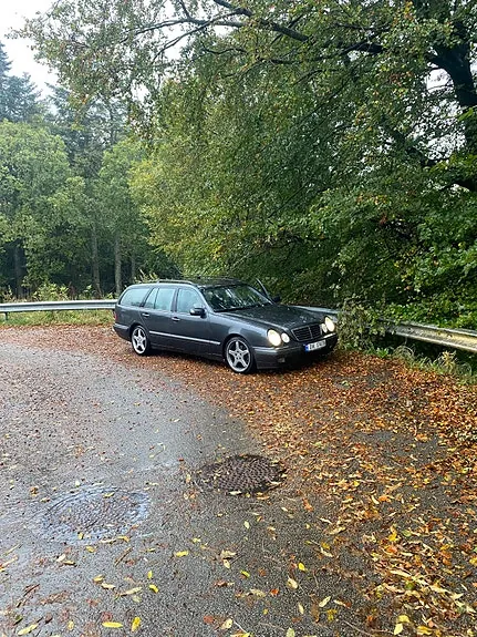 Mercedes-Benz E320