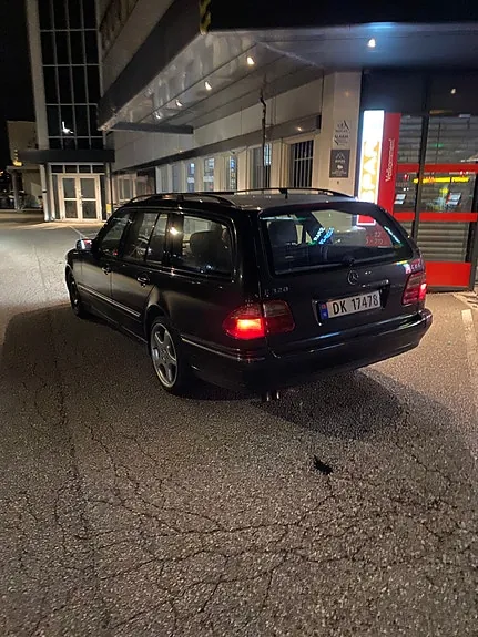 Mercedes-Benz E320 2001 photo 5