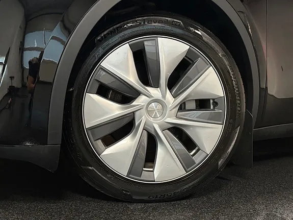 Tesla Model Y 2023 photo 4