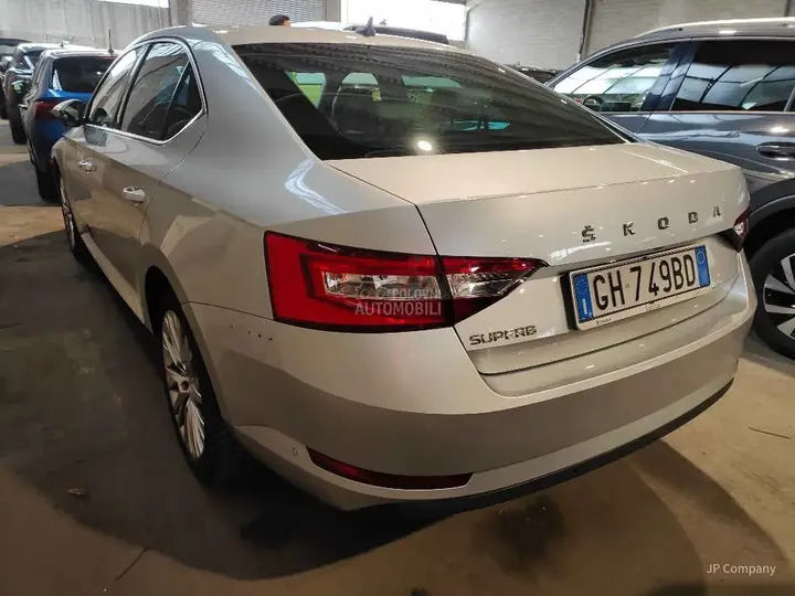 Skoda Superb 2021 photo 4
