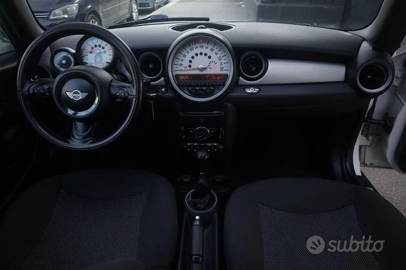 Mini Cooper Cabrio 2011 photo 2