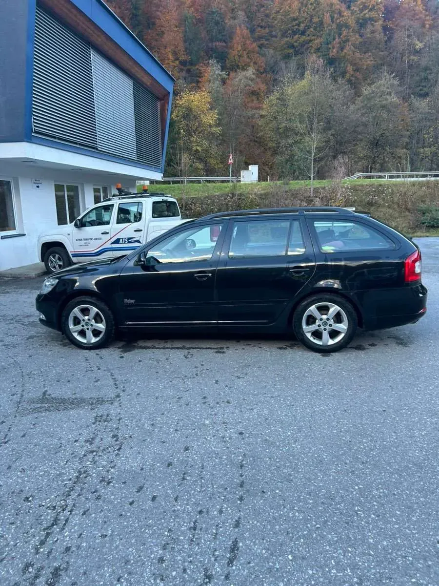Skoda Octavia 2011 photo 3