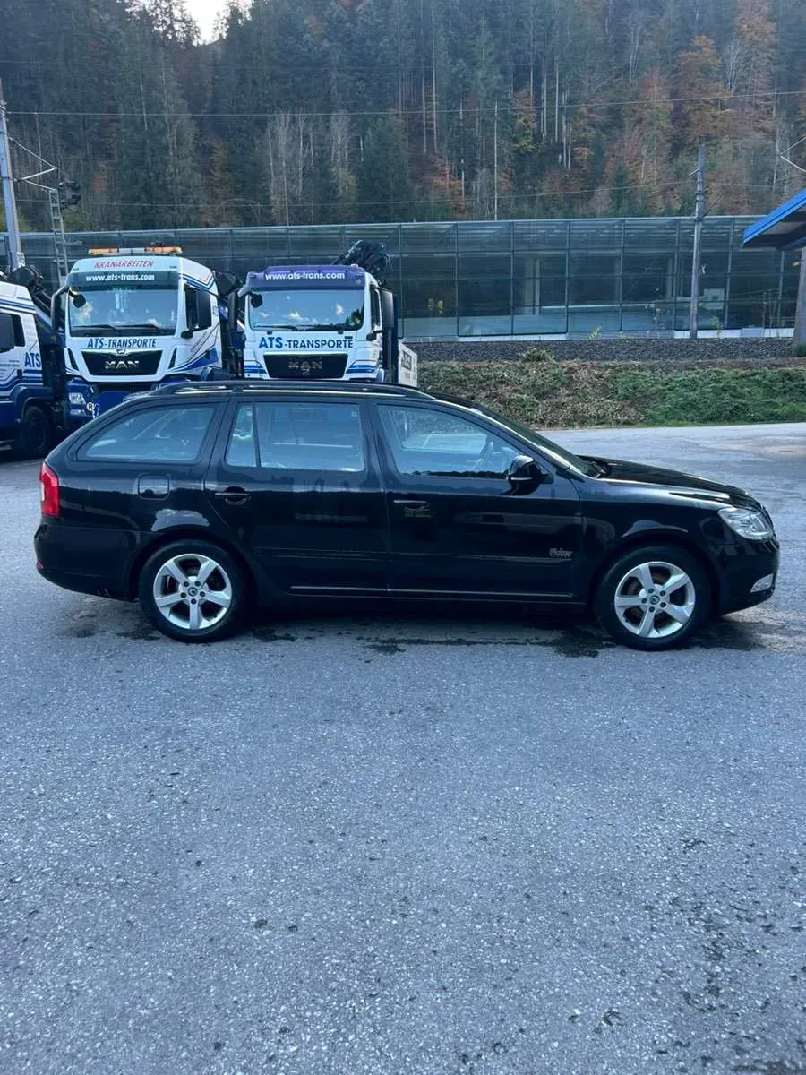 Skoda Octavia 2011 photo 2