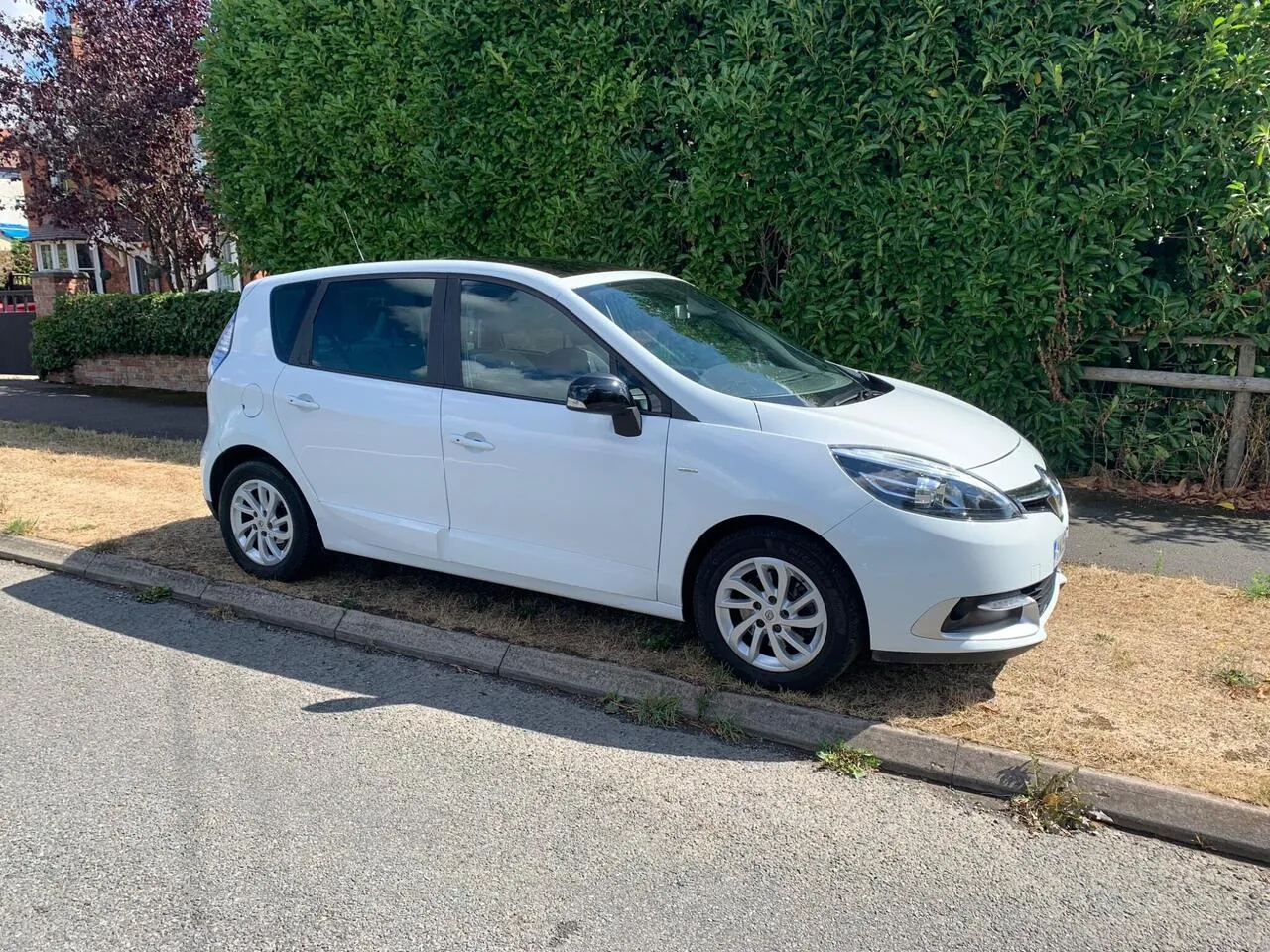 Renault Scenic 2015 photo 2