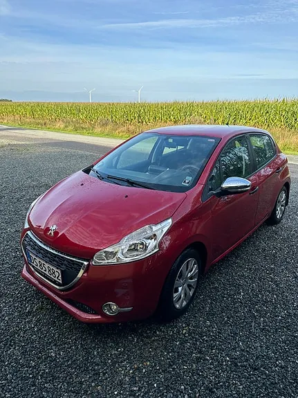 Peugeot 208 2015 photo 2