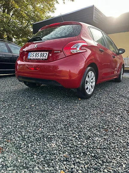 Peugeot 208 2015 photo 3