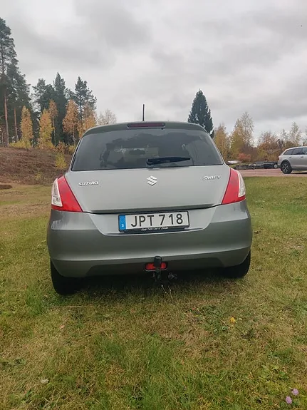 Suzuki Swift 2011 photo 2