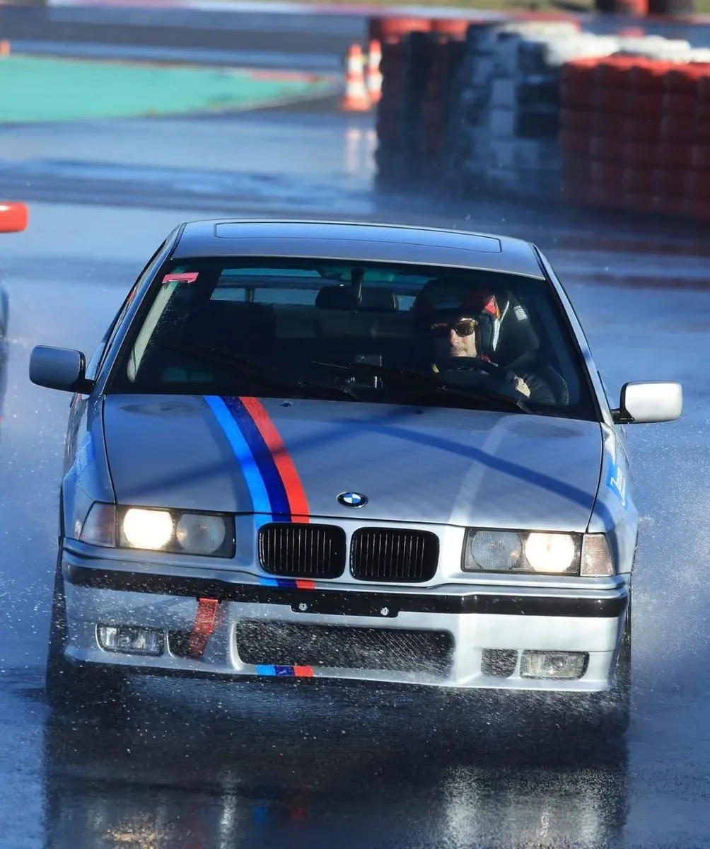 BMW 3 Series 1995 photo 2