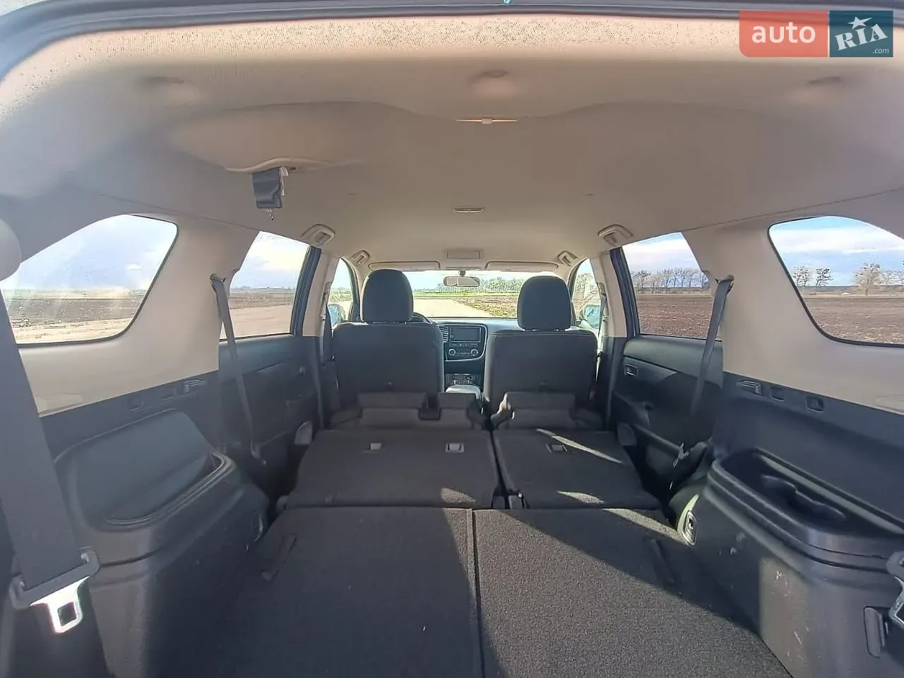 Mitsubishi Outlander 2017 photo 2