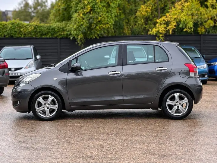 Toyota Yaris 2010 photo 4