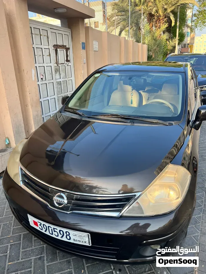 Nissan Tiida 2012 photo 2