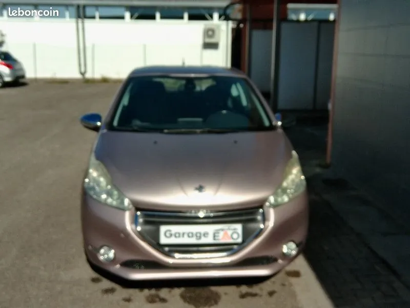 Peugeot 208 2012 photo 2