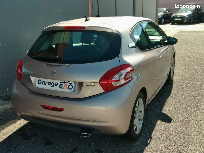 Peugeot 208 2012 photo 5