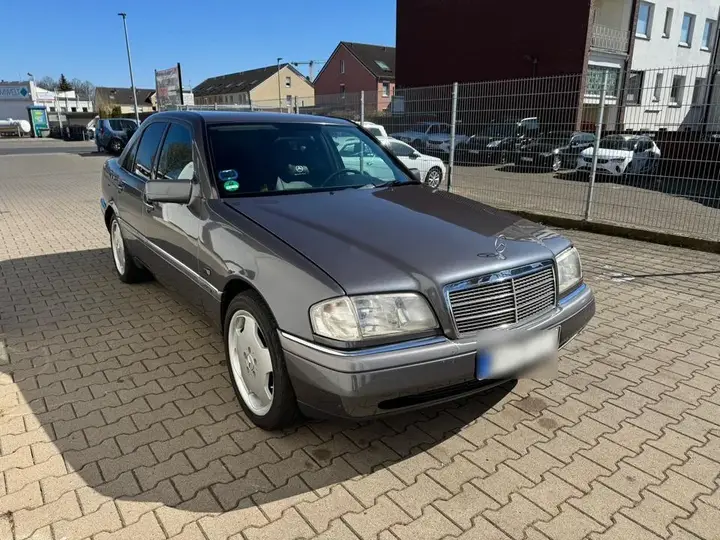 Mercedes-Benz C180