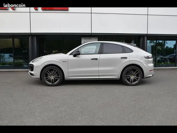 Porsche Cayenne 2023 photo 2