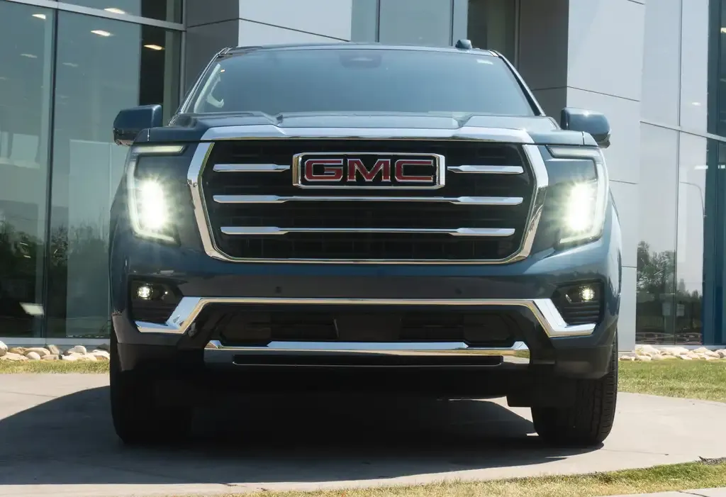 GMC Yukon 2026 photo 2