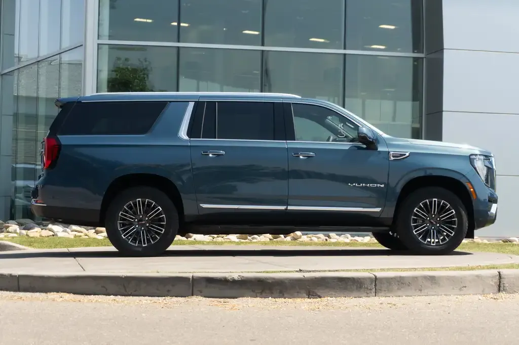GMC Yukon 2026 photo 3