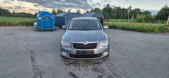 Skoda Superb 2009 photo 5