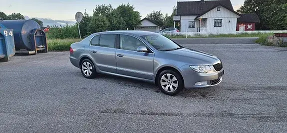 Skoda Superb 2009 photo 4