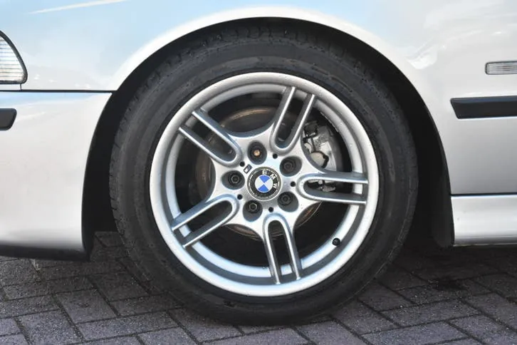BMW 5 Series 2001 photo 2