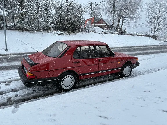 Saab 900 1991 photo 2
