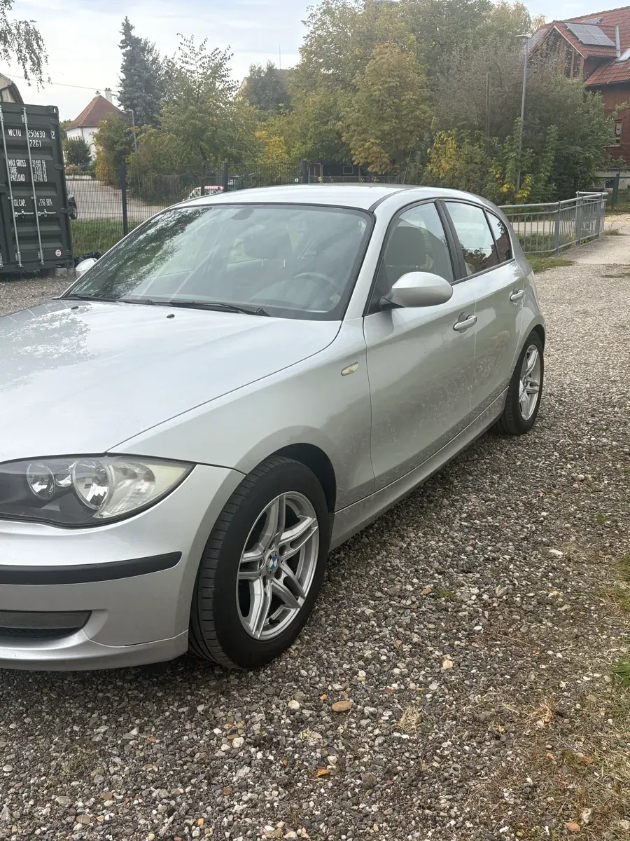 BMW 1 Series 2009 photo 3