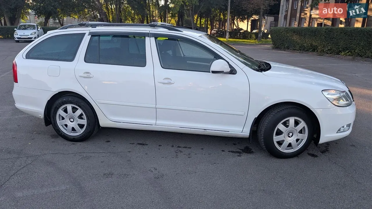 Skoda Octavia 2010 photo 3