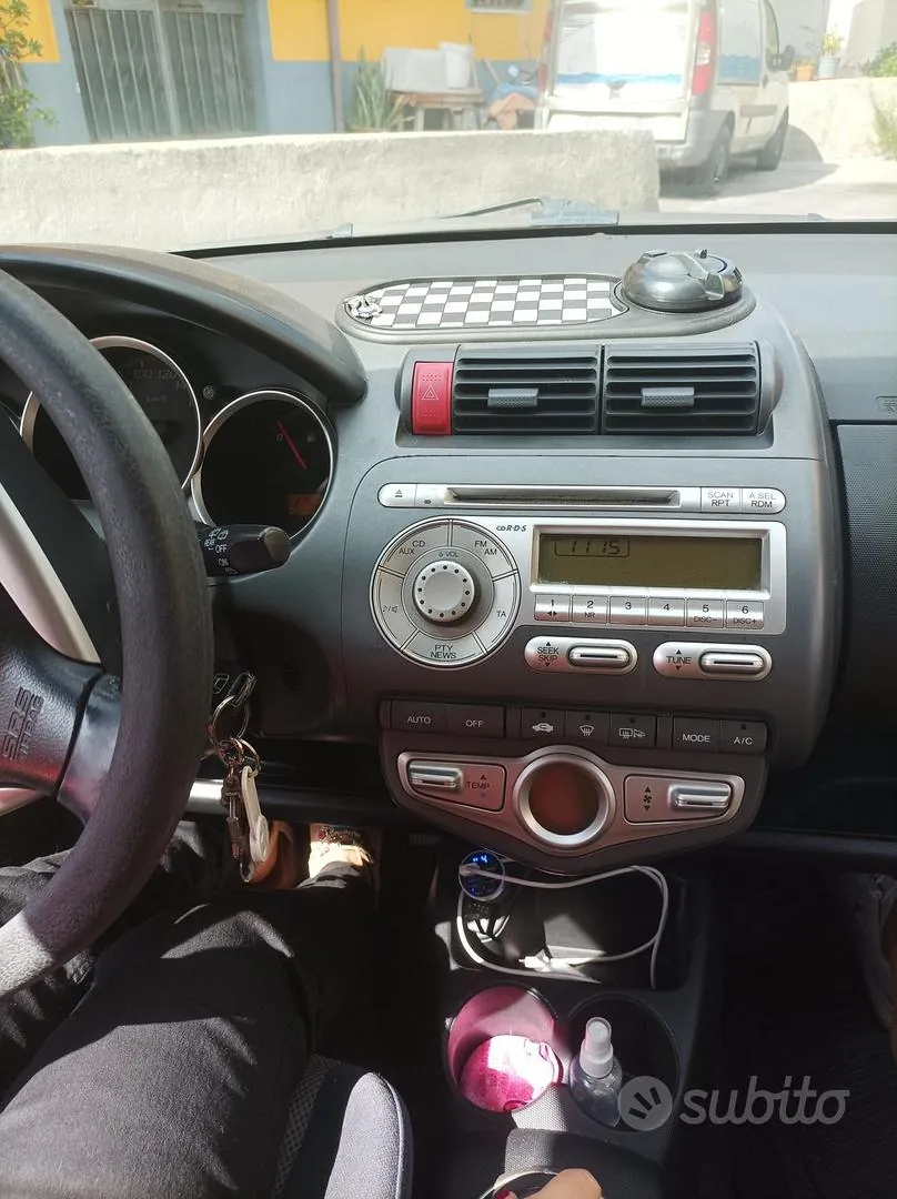 Honda Jazz 2004 photo 2