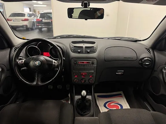 Alfa Romeo 147 2004 photo 4