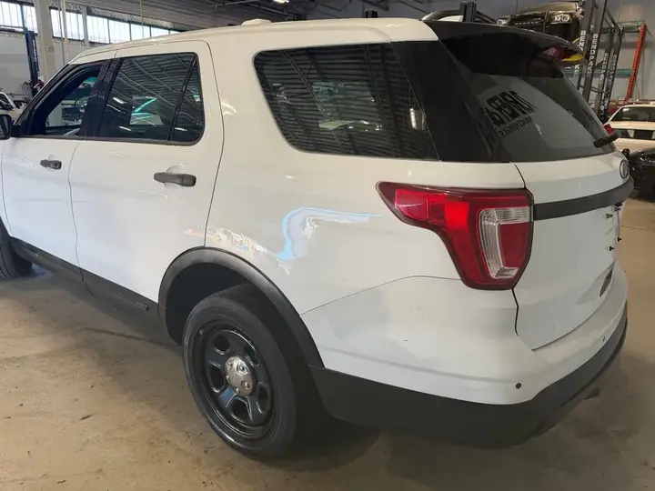 Ford Explorer 2016 photo 2