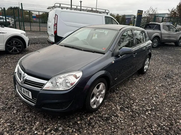 Vauxhall Astra 2008 photo 3
