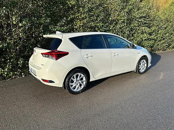 Toyota Auris 2017 photo 3