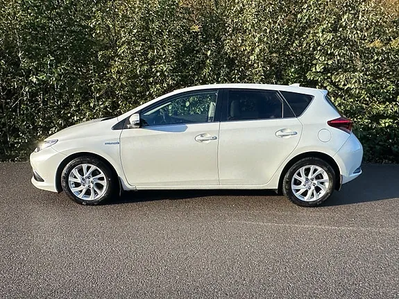 Toyota Auris 2017 photo 2