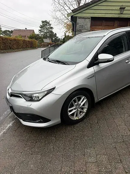 Toyota Auris 2017 photo 2